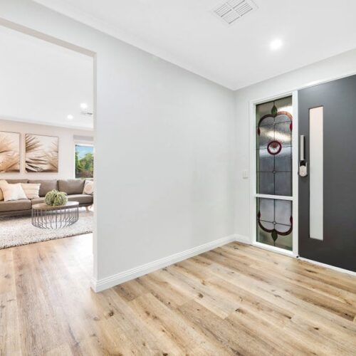 Natural Wild Oak hybrid flooring plank close-up showing Sugar Pie and Mocha grain markings